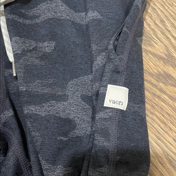 Vuori Performance Camo Jogger. Navy/Gray. Size X Small - Picture 2 of 3